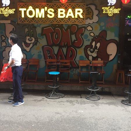Tom's Bar